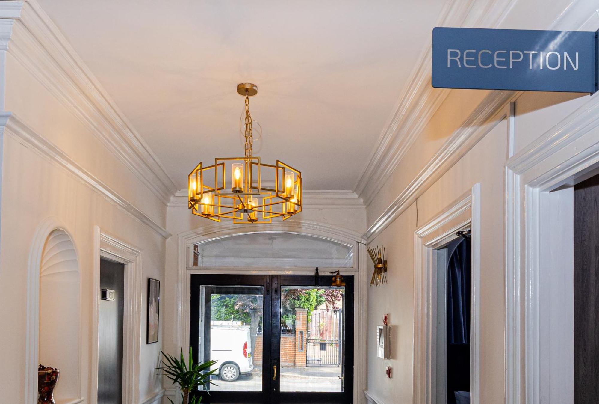 Woodford Hotel London Exterior photo