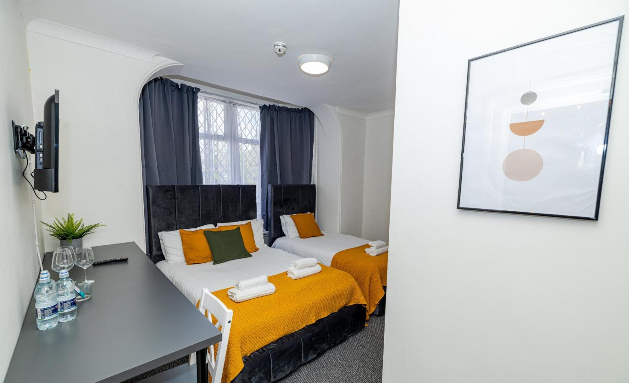 Woodford Hotel London Exterior photo