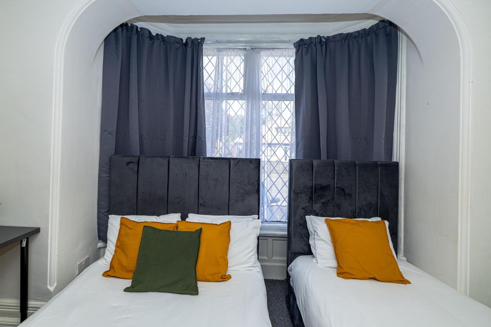 Woodford Hotel London Exterior photo